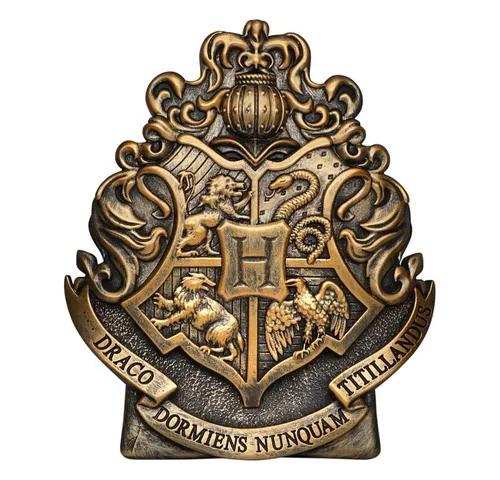 Monogram Spardose Harry Potter - Hogwarts Crest 20 cm - Hogwarts Crest Spardose aus robustem PVC, ideal für Fans und Sammler. Perfekt zum Sparen und als dekoratives Element in jedem Raum.