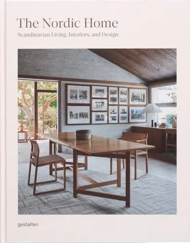 The Nordic Home: Scandinavian Living, Interiors and Design - Wohnhausarchitektur mit stilvollen skandinavischen Designs, die Gemütlichkeit und Funktionalität perfekt vereinen.