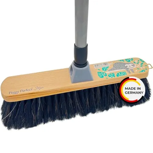 Peggy Perfect Stubenbesen Kehrbesen Zimmerbesen mit Einer dichten Naturhaarmischung und Teleskopstiel im einzigartigem Faultier Design. Buchenholz Besen mit Designaufdruck