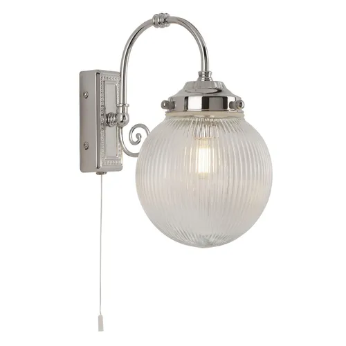 Belvue Klassische Wandleuchte E14 aus Stahl und Chrom - Lampen für Badezimmer, spritzwassergeschützt (IP44) und mit klarem Globusschirm für einen traditionellen Stil.