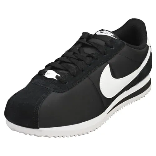 Nike Damen Cortez Sneaker - Black White, 38 EU - Damen-Sneaker mit neu gestaltetem Leder und Stoff für perfekten Sitz, Steifere Seiteneinsätze sorgen für Stabilität. Die Schaumstoffzwischensohle bietet konstanten Komfort.