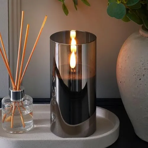 Ember Candles™ graue LED Kerze im Glas flackernde Batteriekerze - 100% echtes Wachs, ultra-realistisch, flammenlos, handgegossenes Design, 6-Stunden-Timer (Ohne Fernbedienung, 15cm)