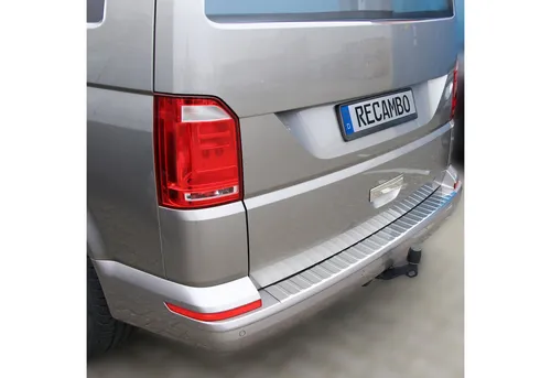 RECAMBO Ladekantenschutz für VW T6 - Abdeckblenden für optimalen Lackschutz im Ladebereich, aus hochwertigem V2A Edelstahl mit 3D-Passform für perfekte Anpassung und exklusive Optik.