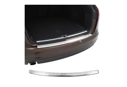 OMAC Ladekantenschutz für AUDI K-1115095T - Robuster Ladekantenschutz in mattem Chrome für AUDI, schützt den Kofferraum effektiv und ist einfach aufzukleben.