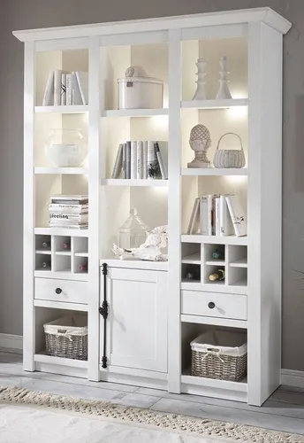 Furn.Design Buffetschrank Hooge in Weiß Pinie (147 x 207 cm) - Klassischer Buffetschrank mit Drehriegel und Flaschenregal, ideal für stilvolle Wohnräume. Hochwertige Materialien sorgen für Langlebigkeit und Funktionalität.
