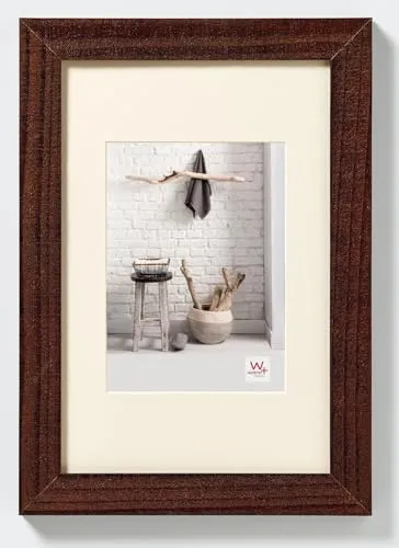 Walther Design Bilderrahmen Nussbaum 70 x 100 cm - Wand- & Tischbilderrahmen mit echtem Schrägschnitt-Passepartout für eine besondere Bildwirkung, ideal für hoch- und querformatige Bilder.