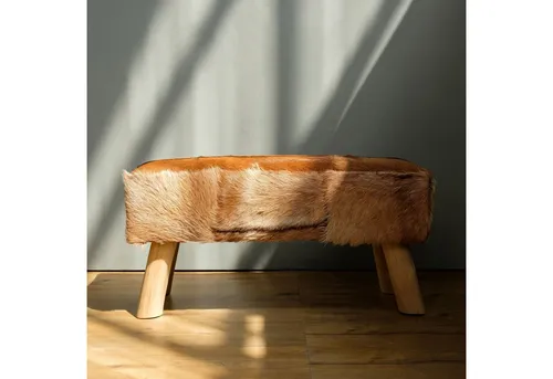 wohnfreuden Hockerbank Ziegenfell braun 80 cm - Elegante Hockerbank aus Ziegenfell, 80 cm breit, ideal für stilvolle Wohnräume. Mit natürlichem Design und hochwertiger Verarbeitung bringt sie Gemütlichkeit in Ihr Zuhause.