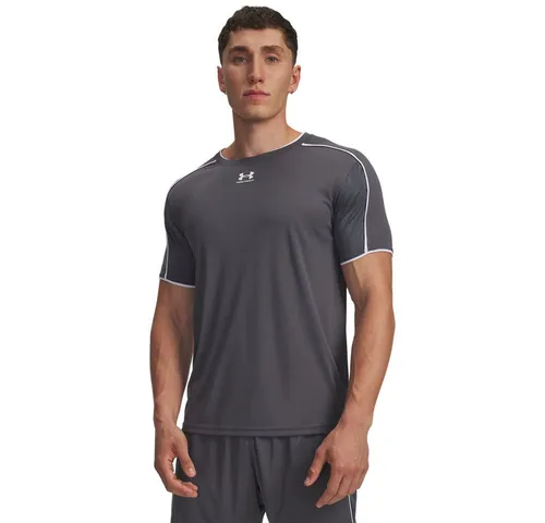 Under Armour® Trainingsshirt UA M CHALLENGER TRAIN SS kurze Ärmel, mit atmungsaktiven Mesh-Einsätzen, geruchsregulierend