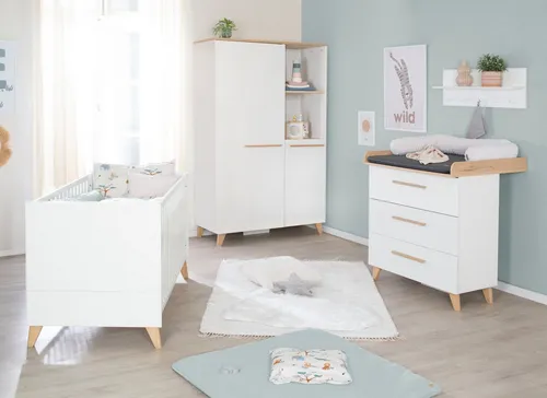 roba® Babyzimmer-Komplettset Leon 3-teilig – modernes Design in Weiß Othello Eiche - Entdecken Sie das 3-teilige Babyzimmer Set ',Leon', von roba – mit einem mitwachsenden Kombi-Kinderbett, Wickelkommode und geräumigem Kleiderschrank. Elegantes Design, praktische Funktionen und hochwertige Materialien sorgen für ein gemütliches Ambiente.