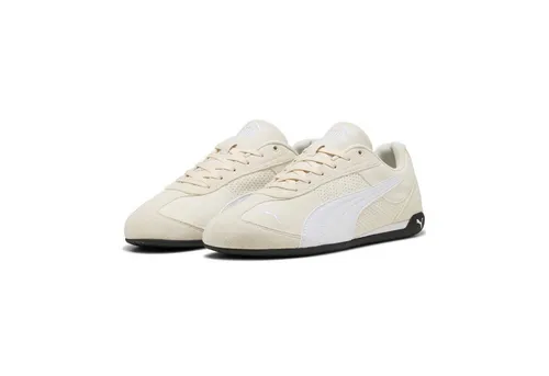 PUMA Herren Freizeitschuhe Replicatch SD – Motorsport-inspiriert - Schlichte Eleganz trifft auf sportlichen Stil – der Replicatch SD aus hochwertigem Wildleder ist ideal für den Alltag und überzeugt durch seinen Komfort und die ikonische PUMA-Optik.