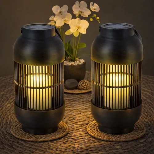 Solarleuchte Tischlampe 2er Set - Flammeneffekt, Akku & IP44 Schutz - Lampen für den Außenbereich mit warmweißem Licht und stimmungsvollem Flammeneffekt. Flexibel einsetzbar auf Terrasse oder Balkon, spritzwassergeschützt (IP44) und mit 6 Stunden Leuchtdauer.