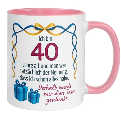 Momentals Tasse 40. Geburtstag Frau – Man war der Meinung – Geburtstagsgeschenk, Beidseitiger Druck · Links- & Rechtshänder · Spülmaschinenfest