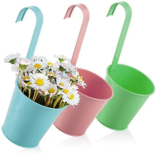 com-four® 3X Blumentopf zum Hängen für Balkon - Hängetopf in bunten Farben für Pflanzen und Kräuter - Pflanzenübertopf mit Haken für Garten und Küche [Auswahl variiert] (03x Metalltopf - Mehrfarbig)