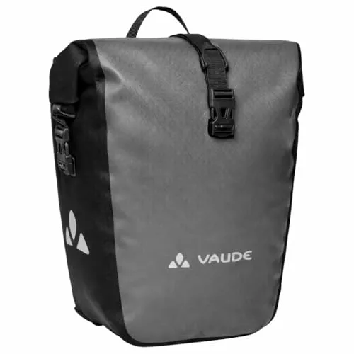 VAUDE Aqua Back Single Fahrradtasche für Gepäckträger – 24 L, wasserdicht, anthrazit, Made in Germany - Die VAUDE Aqua Back Single bietet 24 L Stauraum und ein flexibles Befestigungssystem. Praktisch als Umhängetasche nutzbar und mit robustem, langlebigem Material gefertigt – ideal für den täglichen Einsatz.