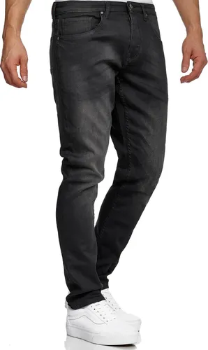 Tazzio Herren Jeans Regular Fit A106 Schwarz W40/L32 - Stylische Regular Fit Jeans in Schwarz mit leichtem Stretchanteil für hohen Tragekomfort. Ideal für Freizeit und Alltag, vielseitig kombinierbar und stets modisch.