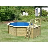 Karibu Pool 1 Set B inkl. Skimmer und Sonnenterrasse - Massivholzpool aus 38 mm kesseldruckimprägnierten Blockbohlen, witterungsbeständig und ideal für den Garten. Mit 11 m³ Volumen und 111 cm Wassertiefe für unbeschwerte Sommertage.
