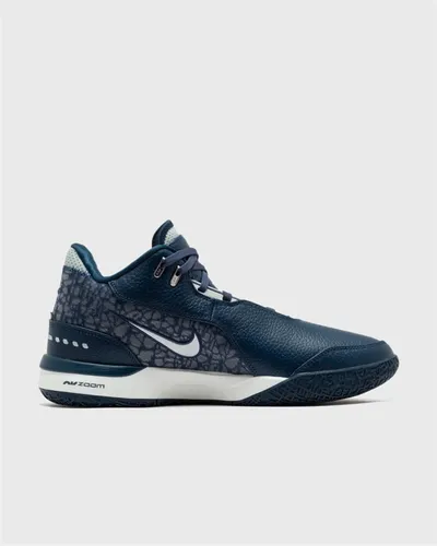 Nike Herren ZM Lebron NXXT GEN AMPD Basketballschuh, Armory Navy/Light Silver-Sail, 45 EU - Sneaker mit innovativer Dämpfungstechnologie für optimalen Komfort und Unterstützung auf dem Basketballplatz.