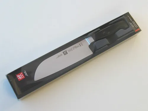 ZWILLING J.A. HENCKELS VIER STERNE Santoku Kochmesser 31118 - Küchenmesser mit 160 mm Klinge, rostfrei und ideal für präzises Schneiden von Gemüse, Obst und Fleisch – Made in Germany für höchste Qualität.
