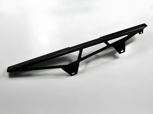 ZIEGER Kettenschutz für BMW F 650 GS Twin, F 700 GS, F 800 GS - Kettenschutz aus pulverbeschichtetem Edelstahl, stilvolle Optik und optimaler Schutz für BMW Modelle 2008-2018, einfache Montage an Originalpunkten.