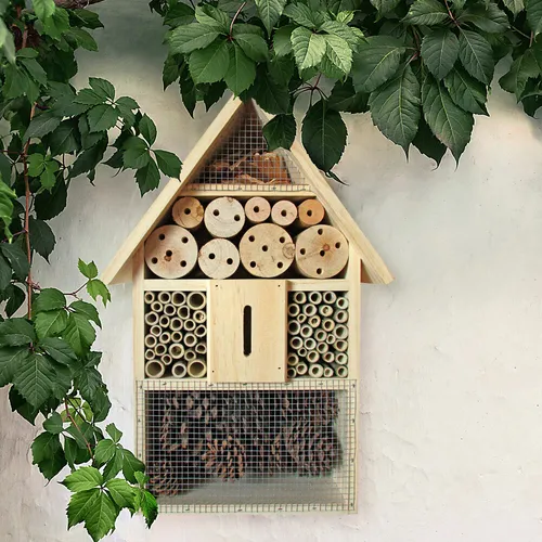 Insektenhotel für Bienen und Käfer aus Bambus und Pinie