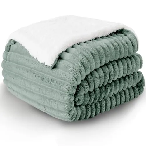 WAVVE Decke Sherpa Kuscheldecke Flauschig Grün in grün von WAVVE