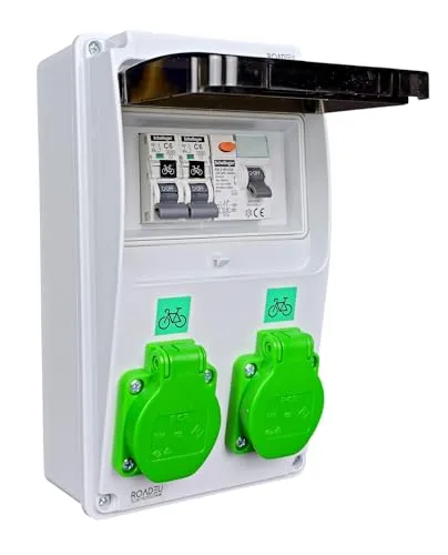 RoadEu E-Bike Ladestation Wandverteiler - Verteilerkästen mit 2x grünen E-Bike-Steckdosen und doppelt geschützt durch FI- und Leitungsschutzschalter. Ideal für öffentliche Orte und sichere E-Bike-Ladung.