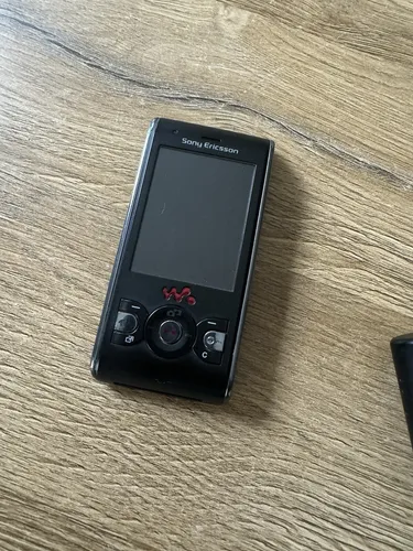 Sony Ericsson  Walkman W595