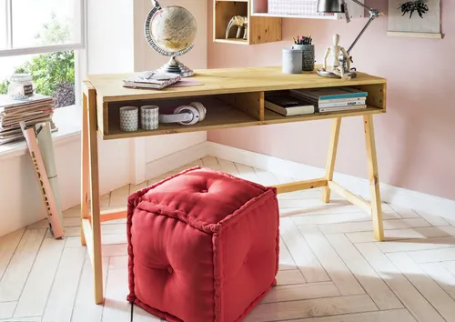 Wohnglücklich Kinderschreibtisch Infanskids aus massivem Kiefernholz - Moderner, höhenverstellbarer Schreibtisch mit V-förmigem Gestell. Ideal für Jugendzimmer oder Arbeitsräume, bietet er praktische Ablagen für Stifte und Hefte.