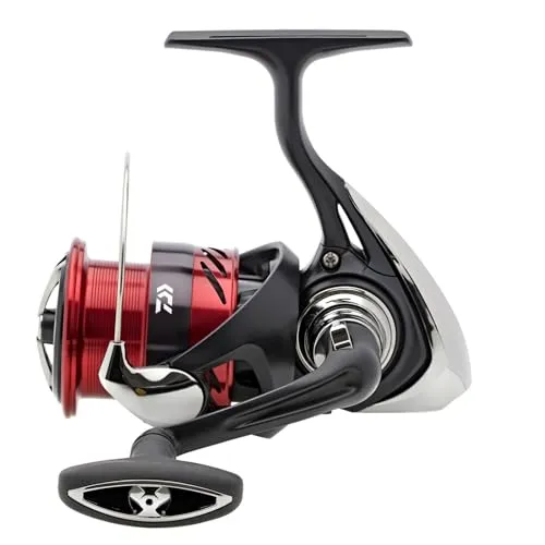 DAIWA 23 Ninja Match LT3000-C - Leichte Angelrolle für vielseitige Fischarten - Angelrolle für Süßwasserangeln, ideal für Forellen, Hechte und Zander. Mit nur 260g und 80cm Schnureinzug eignet sie sich perfekt für lange Angeltage.