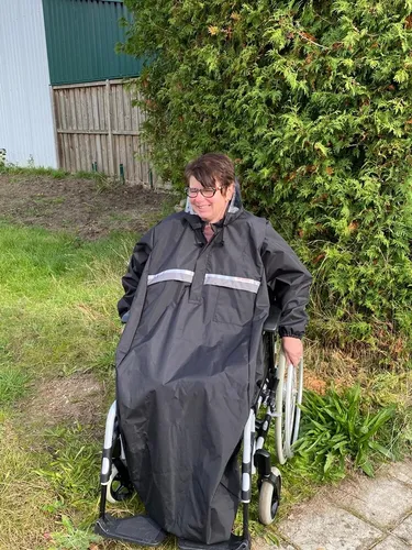 Regencape für Rollstuhlfahrer mit Arm