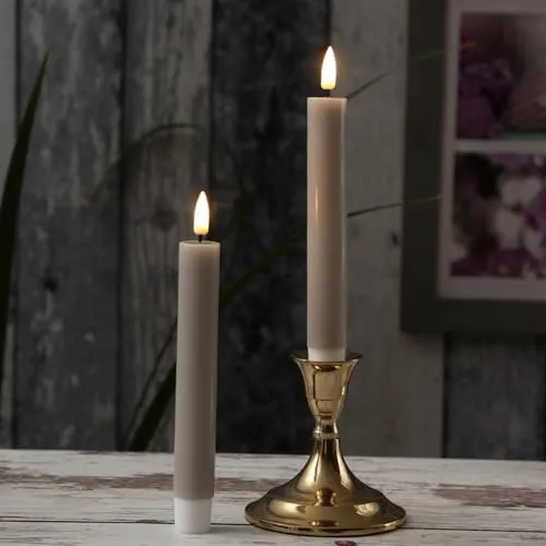 Deluxe Homeart LED-Kerze Mia - 2er Set flackernde Stabkerzen aus Echtwachs, H: 15cm - LED-Kerzen aus Echtwachs mit realistischer 3D-Flamme, ideal für romantische Tischdekoration. Batteriebetrieb mit bis zu 300 Stunden Leuchtdauer und optionaler Fernbedienung für Timer und Helligkeit.