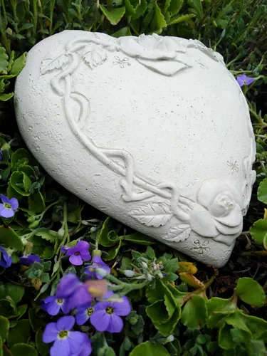 Herz Grabherz mit Rosen Rosenranke Grabschmuck Gedenkstein Dekoherz Dekoration 14,5cm natur