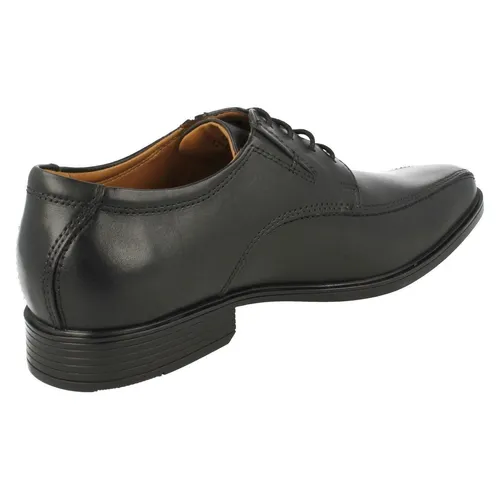 Herren Clarks Formelle Schnürschuhe Tilden Walk - Elegante Derby-Schuhe aus hochwertigem Leder, ideal für das Business. Komfortables Textilfutter und perfekte Passform in Weite G garantieren höchsten Tragekomfort.