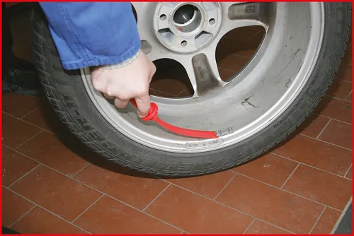KS TOOLS Meißelsatz 911.8130 - KFZ-Werkzeuge, 4-teiliges Set aus robustem Kunststoff, ideal für präzises Arbeiten an Fahrzeugen.
