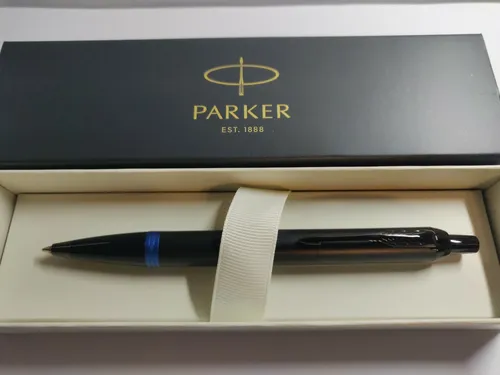 PARKER 2172941 - Kugelschreiber IM Vibrant Rings, blau, M - Kugelschreiber & Füllfederhalter mit PVD-Beschichtung für überlegenen Schutz, modernes Design und perfekte Schreibqualität, ideal für Berufseinsteiger in eleganter Geschenkbox.