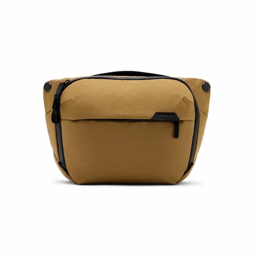 Peak Design Everyday Sling V2 6L - Fototasche Coyote (Hellbraun) - Kameratasche mit innovativem Design, ideal für Fotografen, bietet schnellen Zugriff auf Ihre Ausrüstung und ist äußerst bequem zu tragen.
