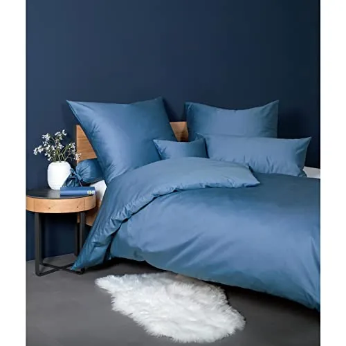 Janine Mako Satin Bettwäsche Uni Colors 155 x 200 cm Jeansblau - Bettwäsche-Set 155x200 cm aus hautsympathischer Mako-Baumwolle, feuchtigkeitsregulierend und pflegeleicht. Ideal für ein angenehmes Schlafklima, mit Ökotex Zertifikat.