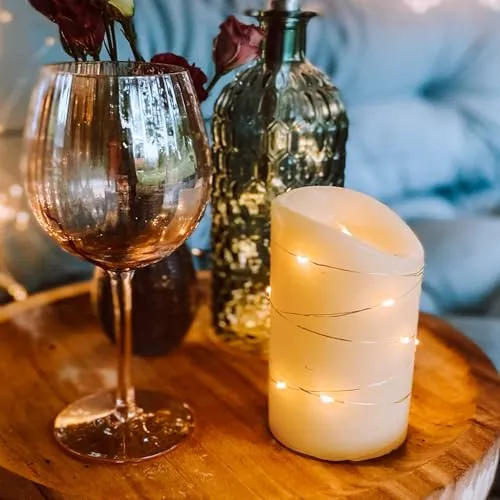 hellum LED Wachskerze mit Lichterkette und Timer, Ø 10cm x 15cm hoch, LED Kerzen mit flackernde Flamme, Kerzen mit Batterien (3xAAA nicht inkl.), Weihnachtsbeleuchtung Deko, Echtwachs 525120