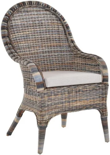 Rattansessel mit hoher Rückenlehne und breiten Armlehnen in braun von Krines Home