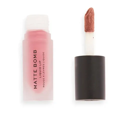 Lippenstift Revolution Make Up Matte Bomb - Delicate Brown - Lippenstift in der Farbe Delicate Brown, mit mattem Finish für langanhaltende Farbe und ein samtiges Gefühl auf den Lippen.