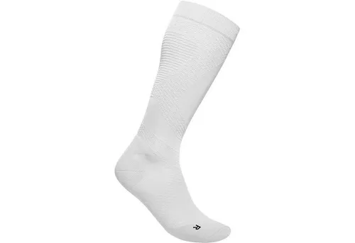 BAUERFEIND Run Ultralight Compression Socks – 1 Paar Sport Kompressionsstrümpfe - Sportsocken für Herren und Damen mit 6 Kompressionszonen für optimale Muskel-Ausdauer beim Laufen. Ultraleichtes Material sorgt für Komfort und Atmungsaktivität.