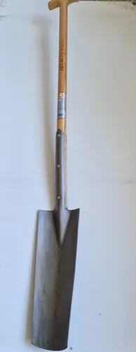 Idealspaten Drainierspaten Größe 1 T-Stiel - 10110103 - Hochwertiger Drainierspaten für präzise Erdarbeiten, ideal für den Gartenbau und Landschaftsgestaltung.