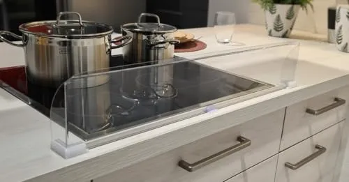 Transparentes Herdschutzgitter 67cm – Bruchsicher & Hitzebeständig bis 120°C