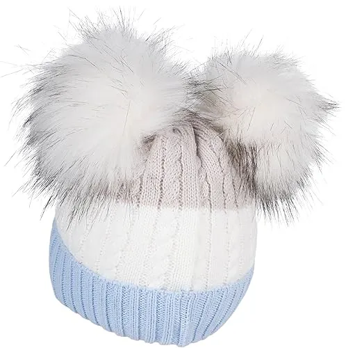 styleBREAKER Kinder Strick Bommelmütze mit Fleece Futter - Skullies & Beanies für Jungen, 3-farbig gestreift mit zwei Kunstfellbommel und weichem Fleece-Futter für optimalen Tragekomfort bei Kälte, ideal für Kinder von 2-5 Jahren.