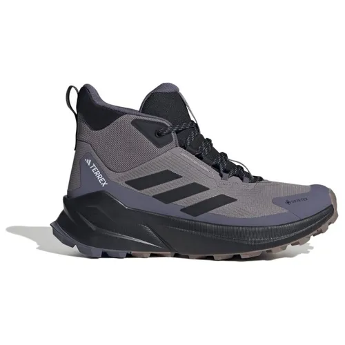 adidas Damen Terrex Trailmaker 2 Mid Gore-TEX Wanderschuhe - Wanderschuhe mit GORE-TEX Membran für wasserdichten Schutz, ideal für Outdoor-Abenteuer. Leicht und nachhaltig, aus mindestens 20% recycelten Materialien.