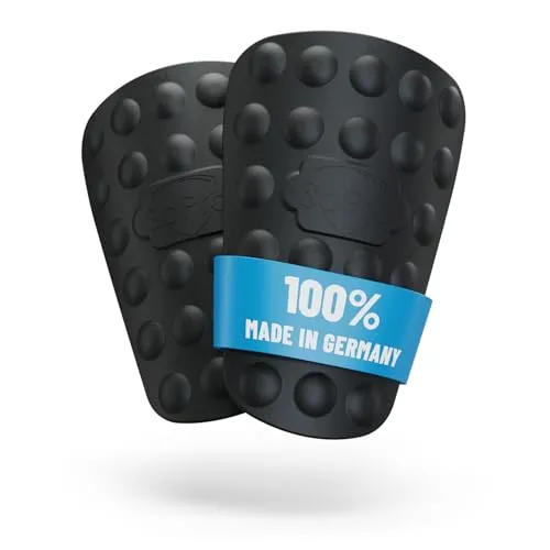 SoPro Schienbeinschoner für Kinder & Erwachsene - Leicht & Rutschfest - Die SoPro Schienbeinschoner mit kompakten Maßen von 158 x 110 x 5 mm bieten optimalen Tragekomfort beim Sport. Hergestellt aus flexiblem, geruchsneutralem Material für besten Schutz und ideale Passform.