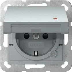 Gira 455226 Schutzkontakt-Steckdose mit Klappdeckel - Steckdose mit erhöhtem Berührungsschutz (Safety Plus) und Kontrolllicht, ideal für sichere Anwendungen in jedem Raum.