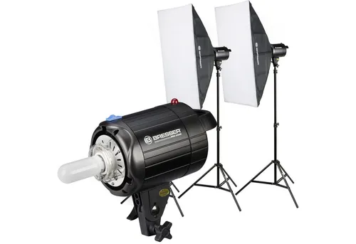 Bresser BRM-300AM Studioblitzset 2x 300W mit Geschenkbox - Kompaktes Studioblitzset mit 2 leistungsstarken Blitzen (300W). Ideal für professionelle Fotografie, inklusive kostenloser Geschenkbox im Wert von 160 EUR.