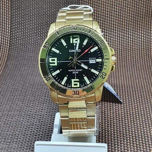 Casio MTP-VD01G-1B Enticer Series - Elegante Herrenuhr - Armbanduhren für Herren mit goldfarbenem Edelstahlarmband, wasserdicht bis 50 m und Datumsanzeige für stilvolle Funktionalität.