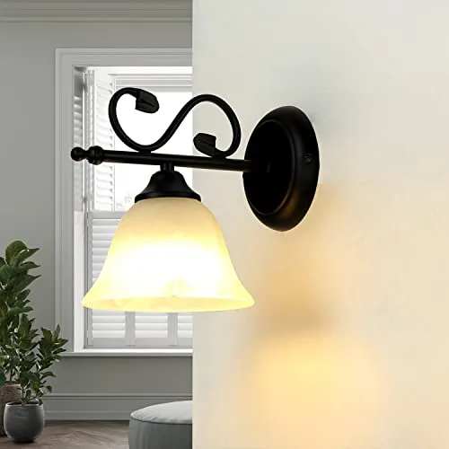 Wandlampe Dorothea - Rustikale E14 Wandleuchte in Weiß Schwarz - Wandleuchte im rustikalen Landhausstil, ideal für Wohnzimmer und Küche. Aus hochwertigem Metall und Alabasterglas gefertigt, sorgt sie für gemütliches Licht.